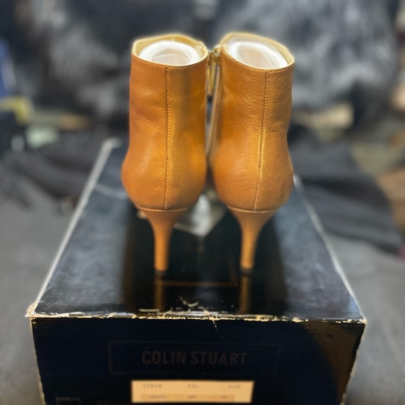 COLIN STUART GENUINE LEATHER GOLD ANKLE BOOTS WITH 2.5” HEELS AND BEAUTIFUL 6.5M - Picture 4 of 4